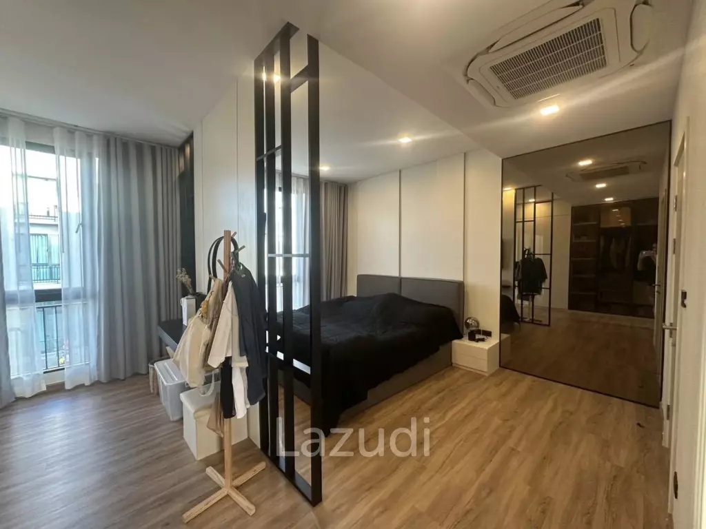 367 sqm modern townhouse in Patio Ratchayothin Chantharakasem Chatuchak