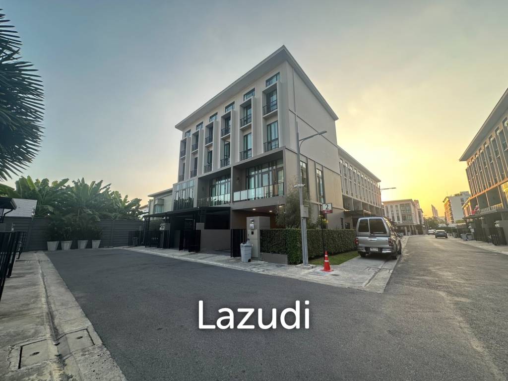 367 sqm modern townhouse in Patio Ratchayothin Chantharakasem Chatuchak