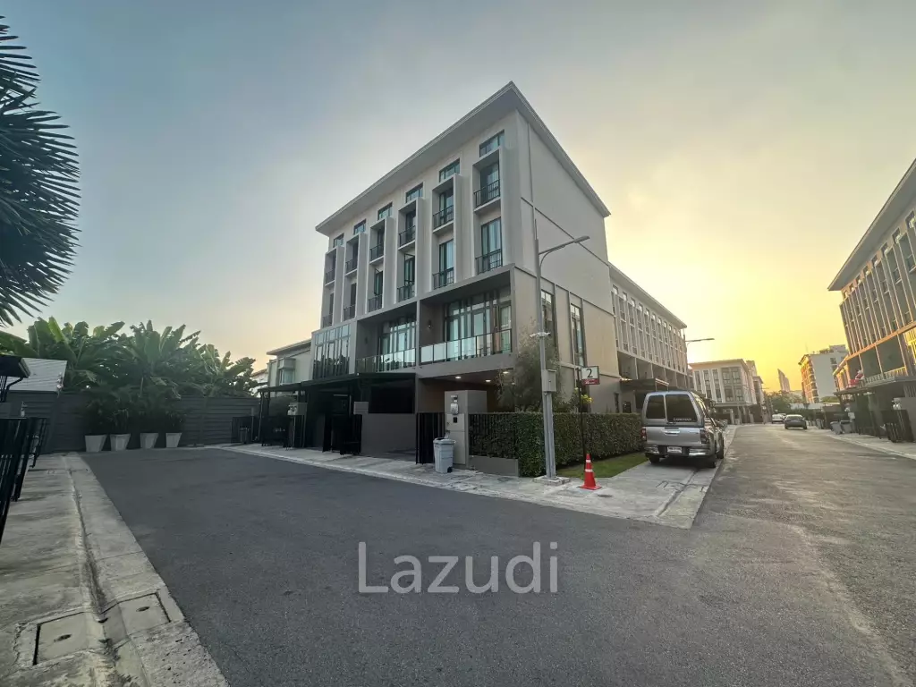 367 sqm modern townhouse in Patio Ratchayothin Chantharakasem Chatuchak