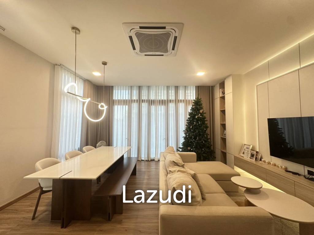 367 sqm modern townhouse in Patio Ratchayothin Chantharakasem Chatuchak