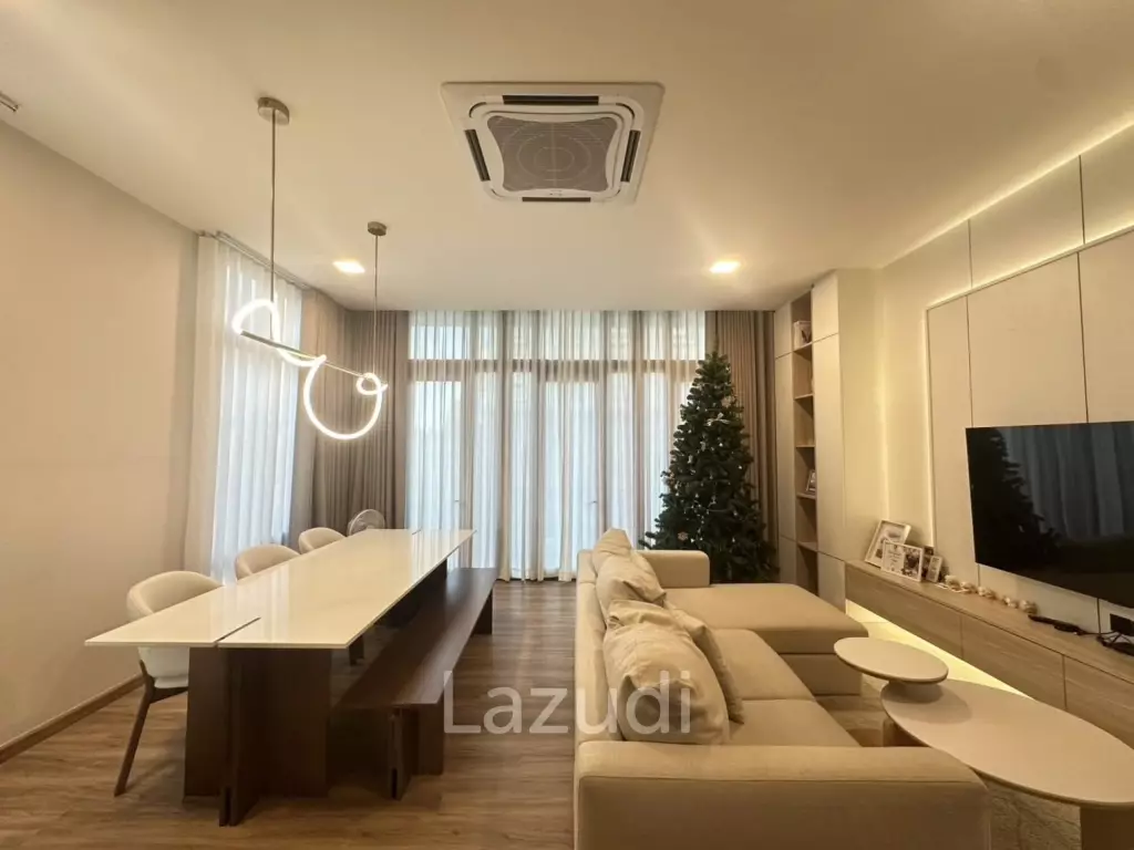 367 sqm modern townhouse in Patio Ratchayothin Chantharakasem Chatuchak
