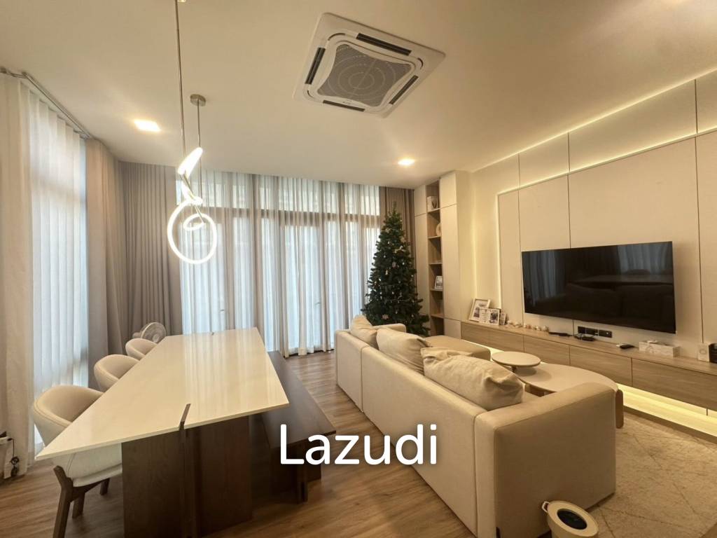 367 sqm modern townhouse in Patio Ratchayothin Chantharakasem Chatuchak
