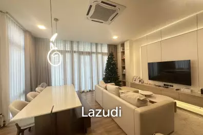 367 sqm modern townhouse in Patio Ratchayothin Chantharakasem Chatuchak