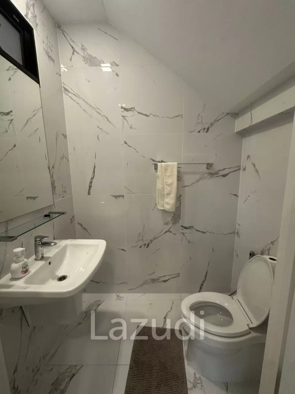 367 sqm modern townhouse in Patio Ratchayothin Chantharakasem Chatuchak