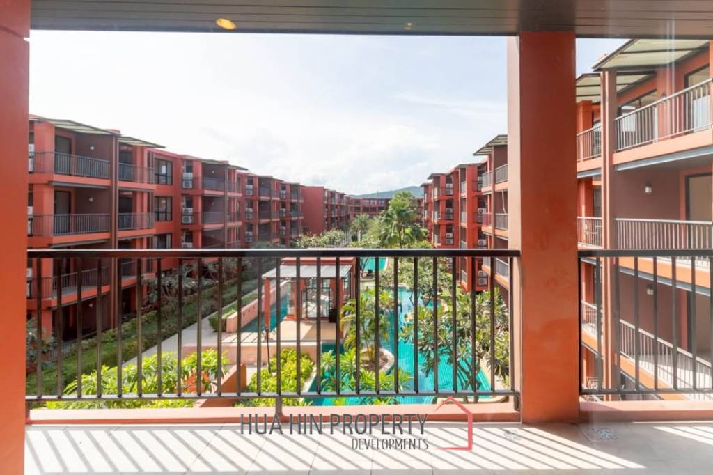 BLUROC HUA HIN : 2 bed with pool views