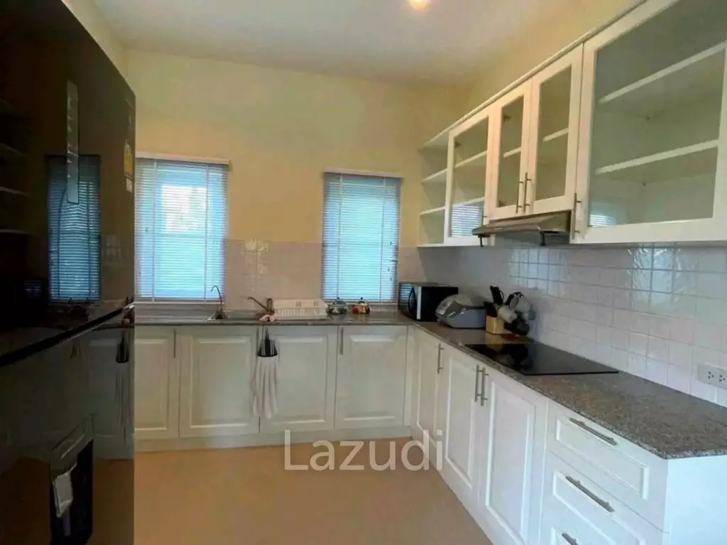 Pet Friendly 3 bedrooms house in beautifully Emerald Scenery