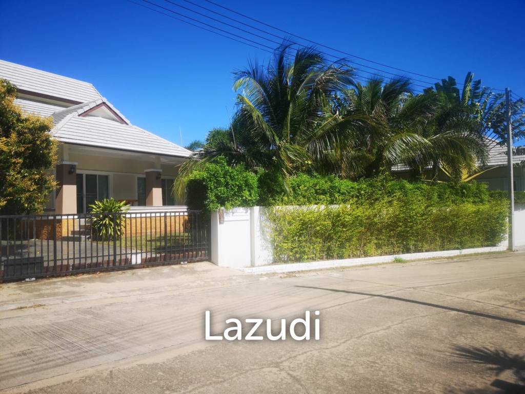 Pet Friendly 3 bedrooms house in beautifully Emerald Scenery
