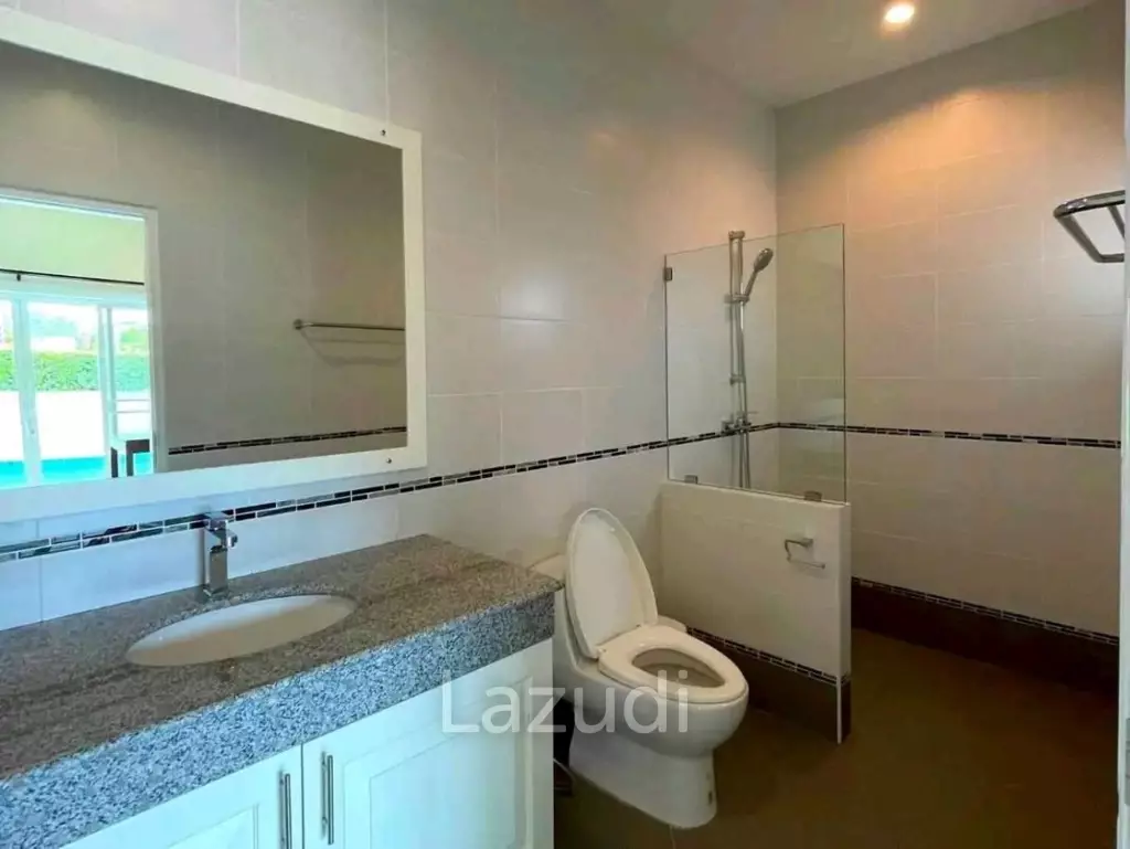 Pet Friendly 3 bedrooms house in beautifully Emerald Scenery