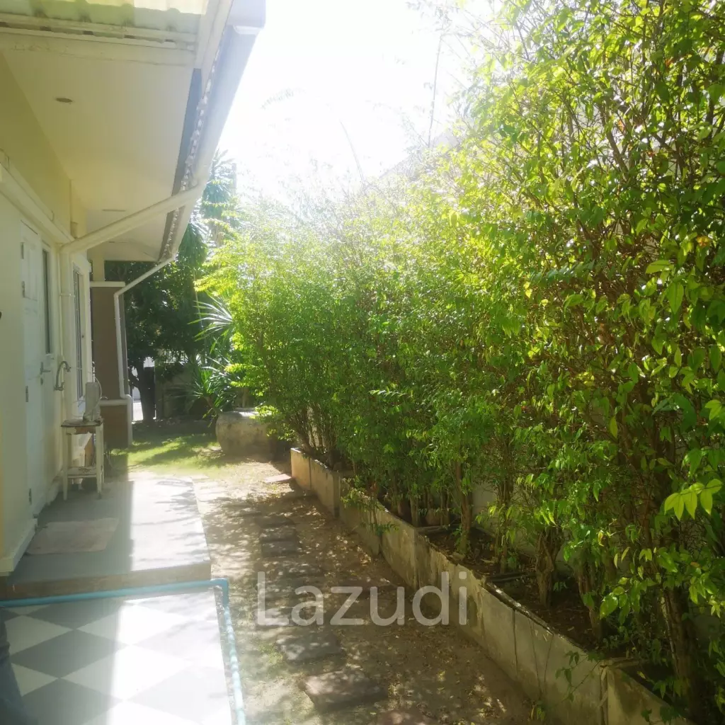 Pet Friendly 3 bedrooms house in beautifully Emerald Scenery
