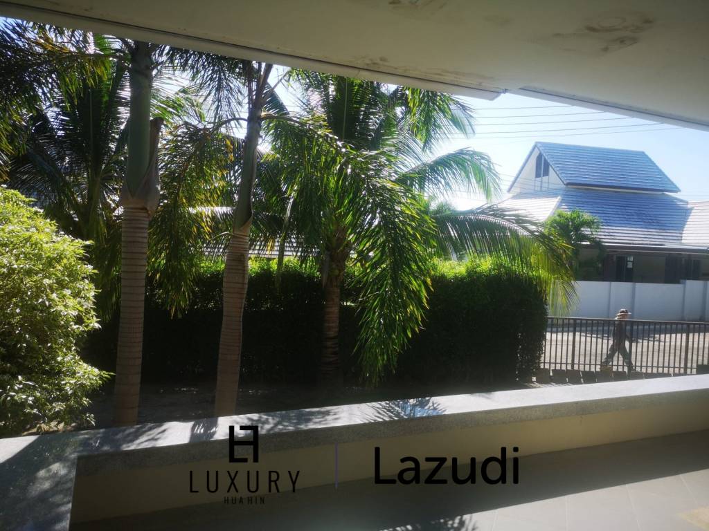 Pet Friendly 3 bedrooms house in beautifully Emerald Scenery