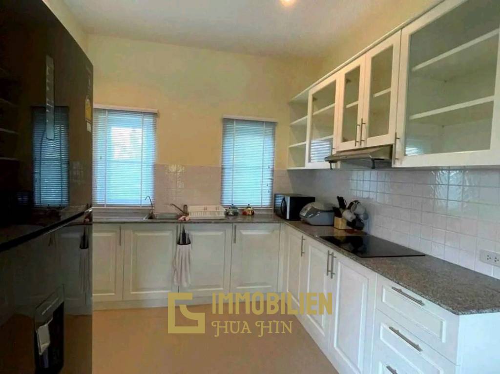 616 qm Grundstück / 3 Schlafzimmer + 3 Bäder / ruhig gelegen