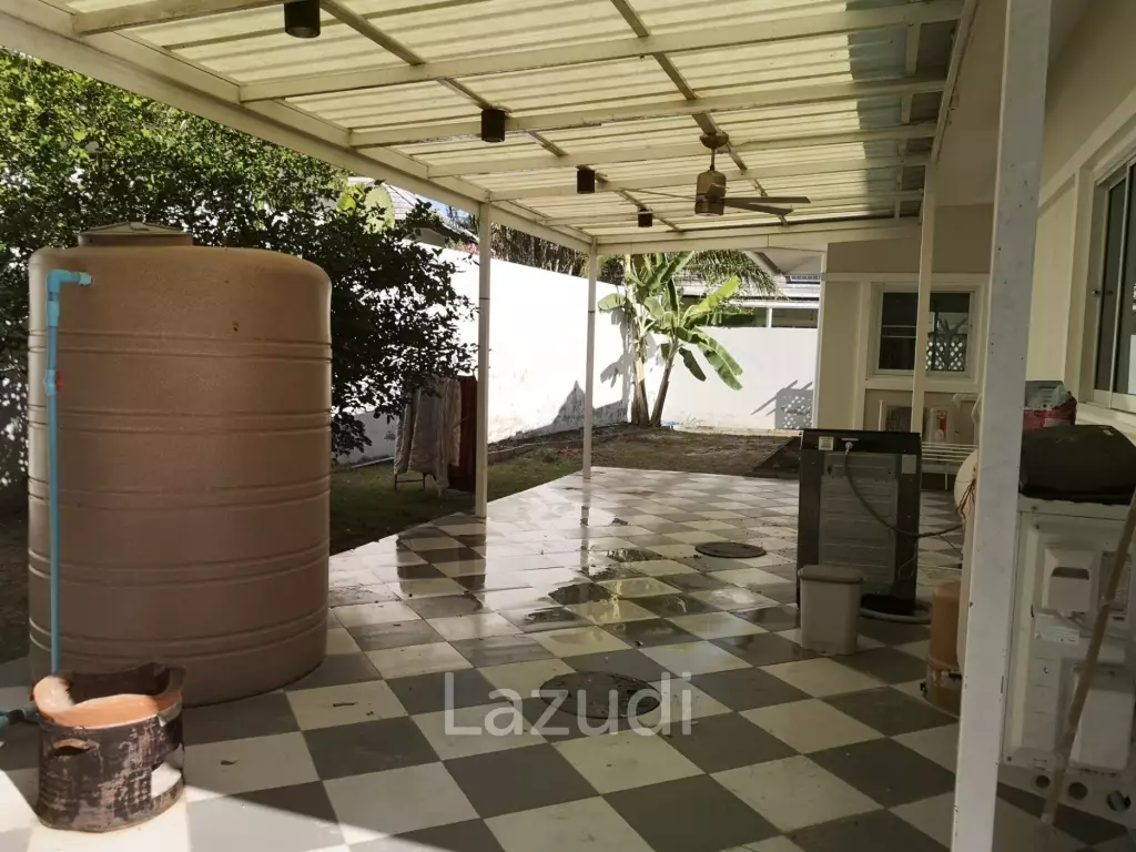Pet Friendly 3 bedrooms house in beautifully Emerald Scenery