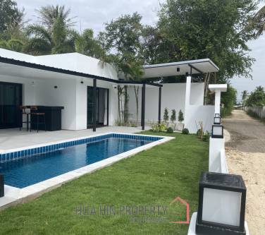 140 sqm modern pool villa in Cha Am Phetchaburi freehold