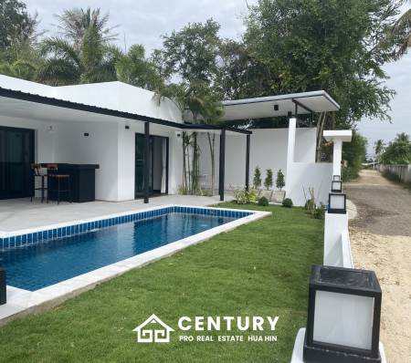 140 sqm modern pool villa in Cha Am Phetchaburi freehold
