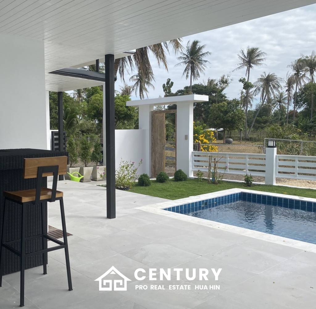 140 sqm modern pool villa in Cha Am Phetchaburi freehold