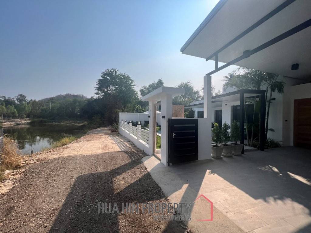 140 sqm modern pool villa in Cha Am Phetchaburi freehold