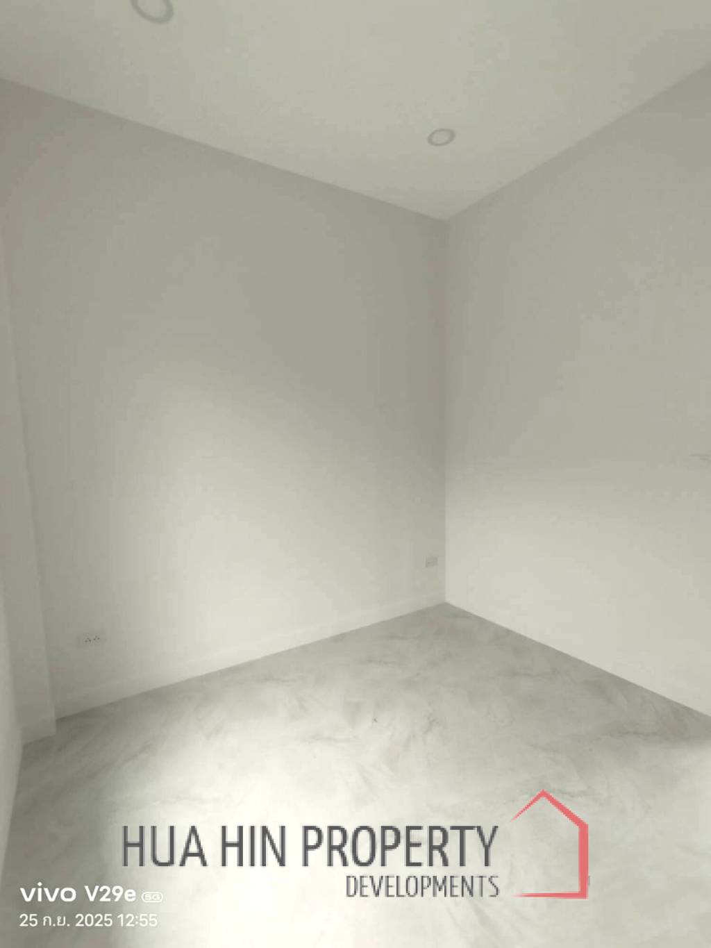 Modern 170 sqm 3-Bed Single-Storey Villa in Cha-Am, Phetchaburi