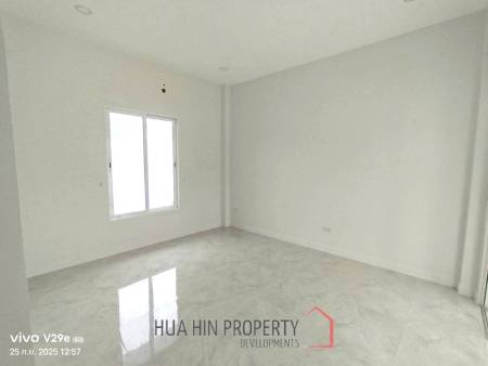 Modern 170 sqm 3-Bed Single-Storey Villa in Cha-Am, Phetchaburi