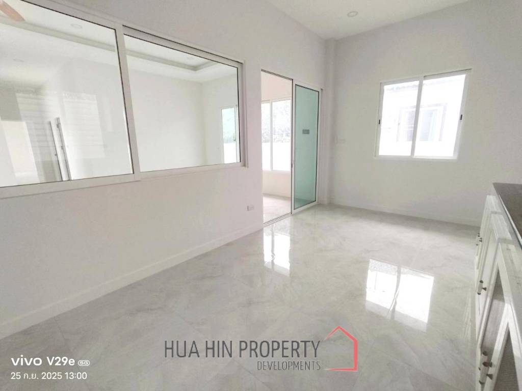 Modern 170 sqm 3-Bed Single-Storey Villa in Cha-Am, Phetchaburi