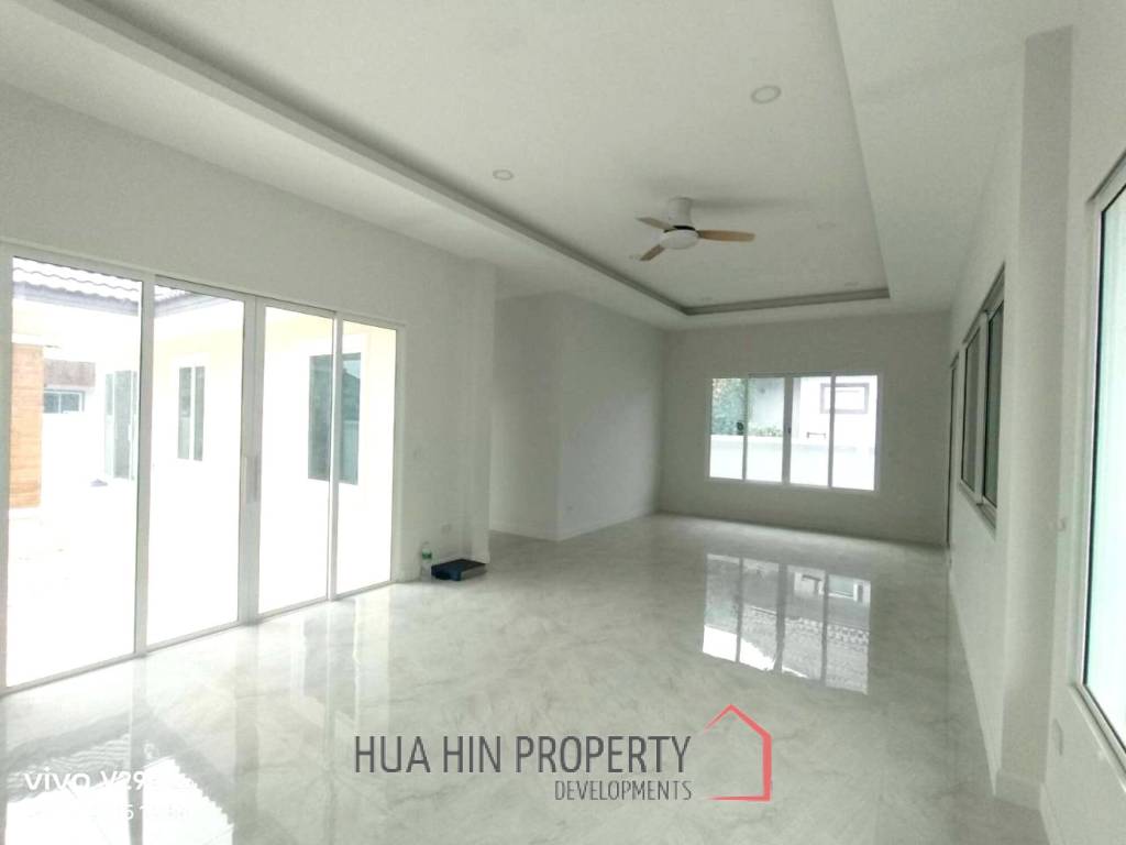 Modern 170 sqm 3-Bed Single-Storey Villa in Cha-Am, Phetchaburi