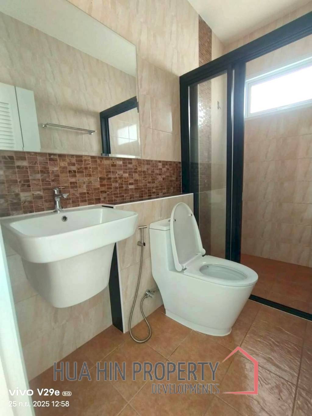 Modern 170 sqm 3-Bed Single-Storey Villa in Cha-Am, Phetchaburi