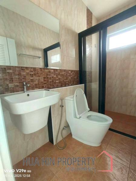 Modern 170 sqm 3-Bed Single-Storey Villa in Cha-Am, Phetchaburi