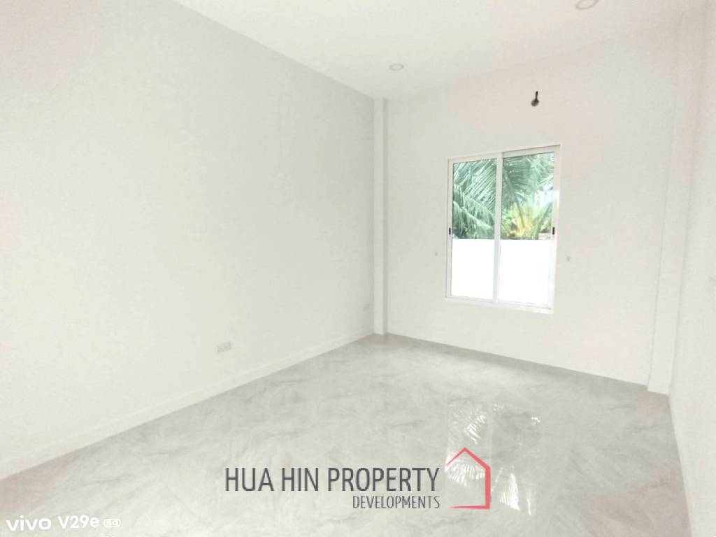 Modern 170 sqm 3-Bed Single-Storey Villa in Cha-Am, Phetchaburi