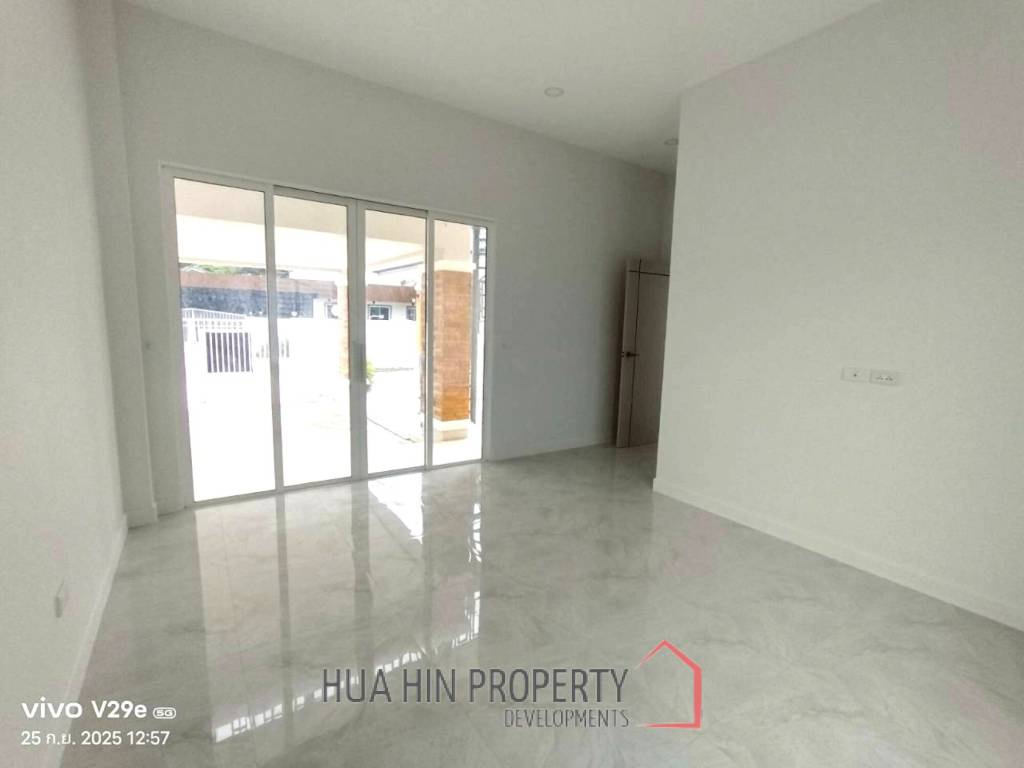 Modern 170 sqm 3-Bed Single-Storey Villa in Cha-Am, Phetchaburi
