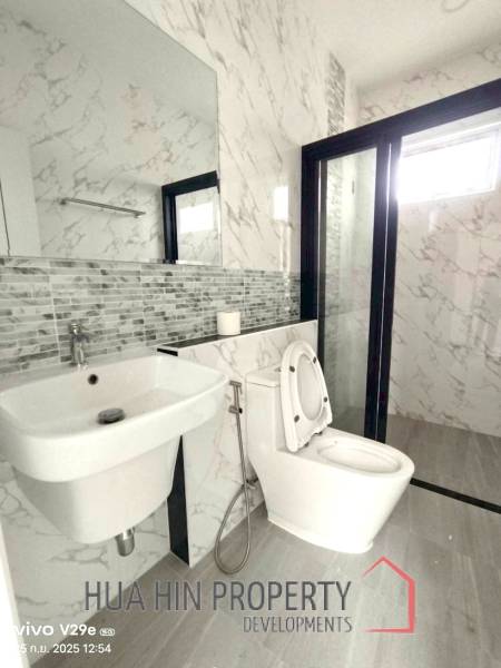 Modern 170 sqm 3-Bed Single-Storey Villa in Cha-Am, Phetchaburi