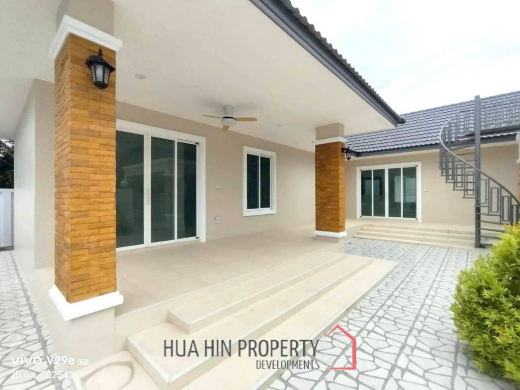 Modern 170 sqm 3-Bed Single-Storey Villa in Cha-Am, Phetchaburi