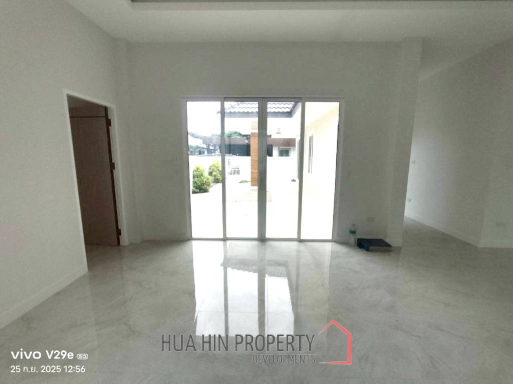 Modern 170 sqm 3-Bed Single-Storey Villa in Cha-Am, Phetchaburi