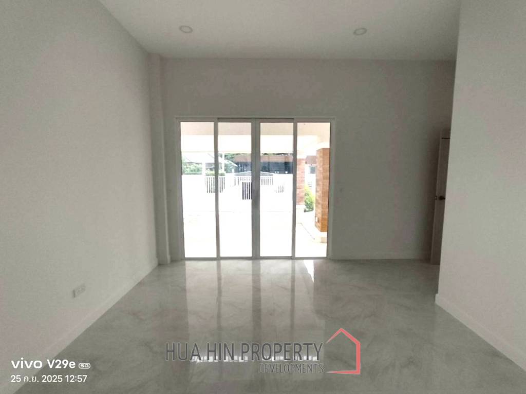 Modern 170 sqm 3-Bed Single-Storey Villa in Cha-Am, Phetchaburi