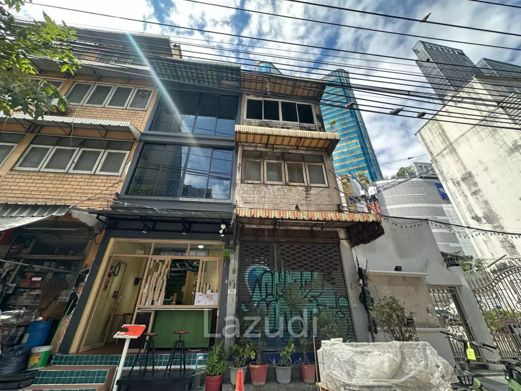 52 sqm freehold retail building in Khlong Toei Nuea Bangkok
