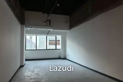 44 sqm retail unit on 2 floors in Muang Thai - Phatra Complex Huai Khwang Bangkok