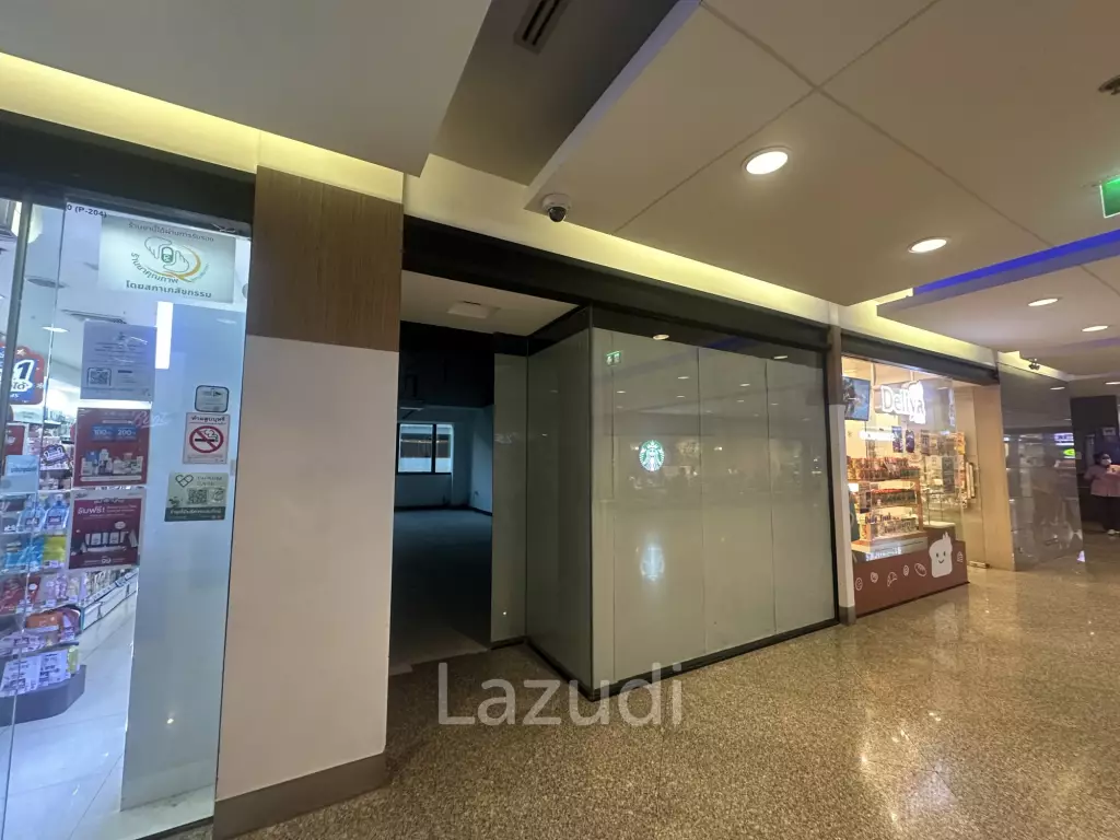 44 sqm retail unit on 2 floors in Muang Thai - Phatra Complex Huai Khwang Bangkok