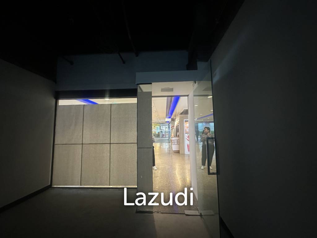 44 sqm retail unit on 2 floors in Muang Thai - Phatra Complex Huai Khwang Bangkok
