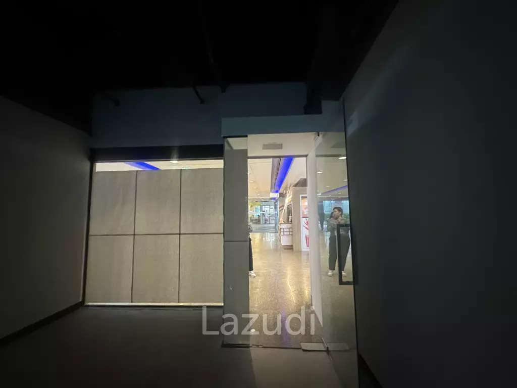 44 sqm retail unit on 2 floors in Muang Thai - Phatra Complex Huai Khwang Bangkok