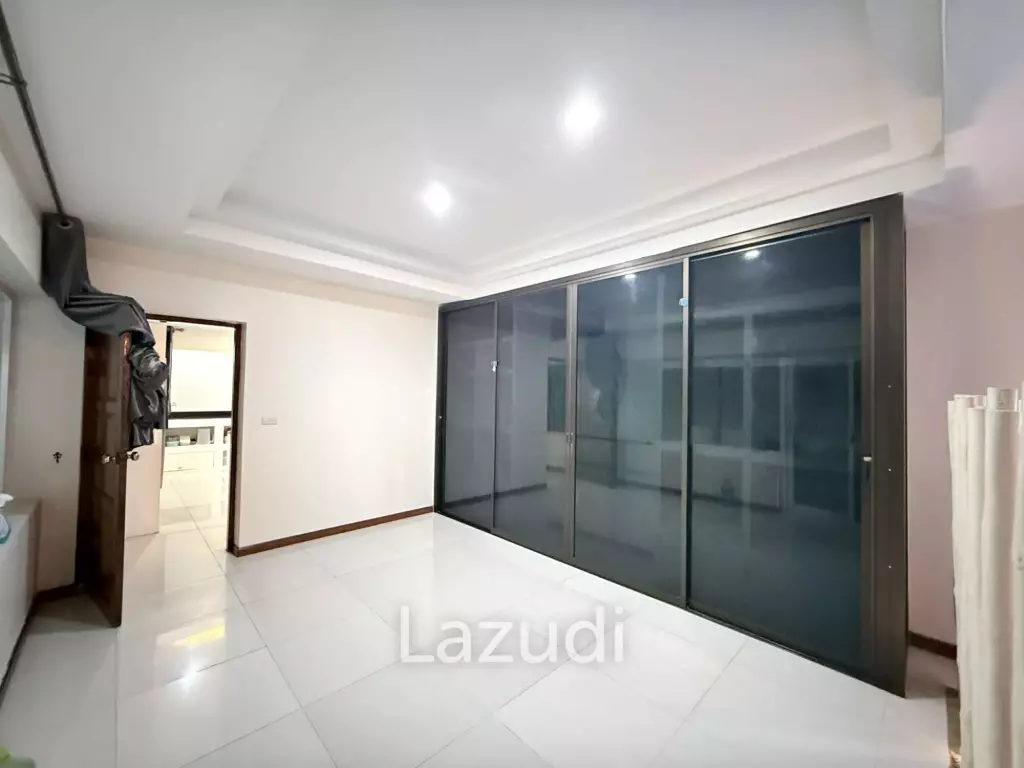 Private Pool Villa with Mountain Views Near Hua Hin Big land
