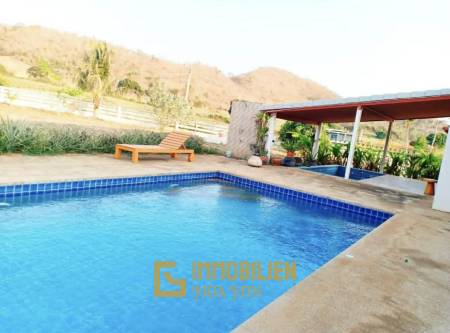 1.800 qm Grundstück / 300 qm Wohnfläche / privater Pool