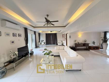 1.800 qm Grundstück / 300 qm Wohnfläche / privater Pool