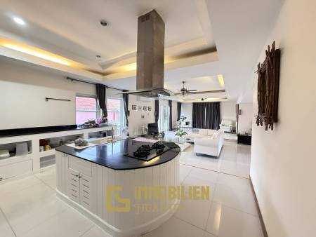 1.800 qm Grundstück / 300 qm Wohnfläche / privater Pool