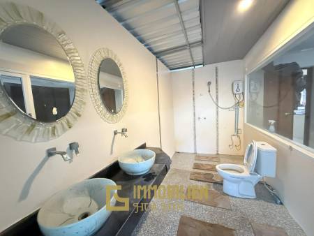 1.800 qm Grundstück / 300 qm Wohnfläche / privater Pool