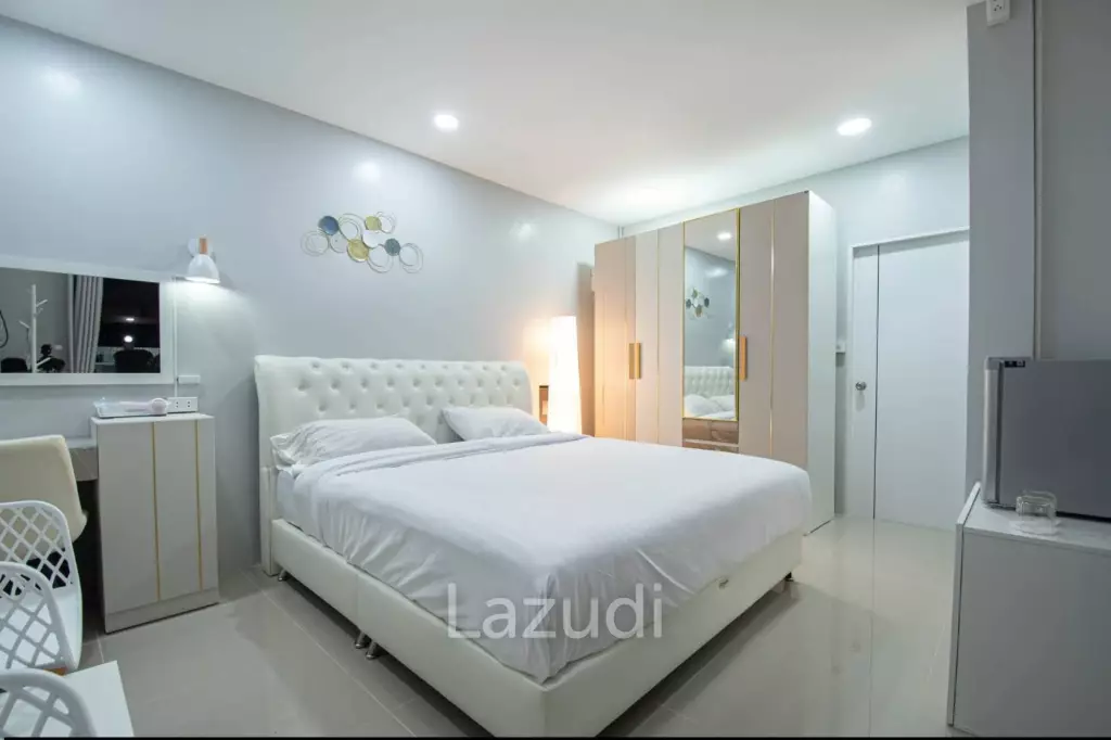 Exquisite 6-Bedroom Luxury Pool Villa with Premium Amenities