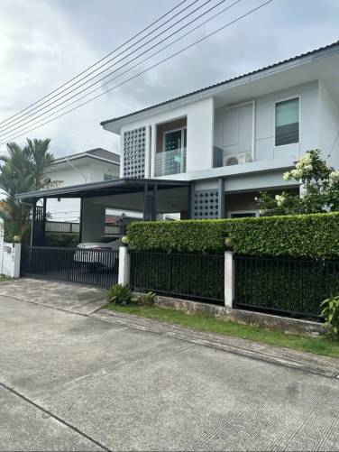 4-Bedroom House for Rent with Mountain View in Ratsada, Phuket