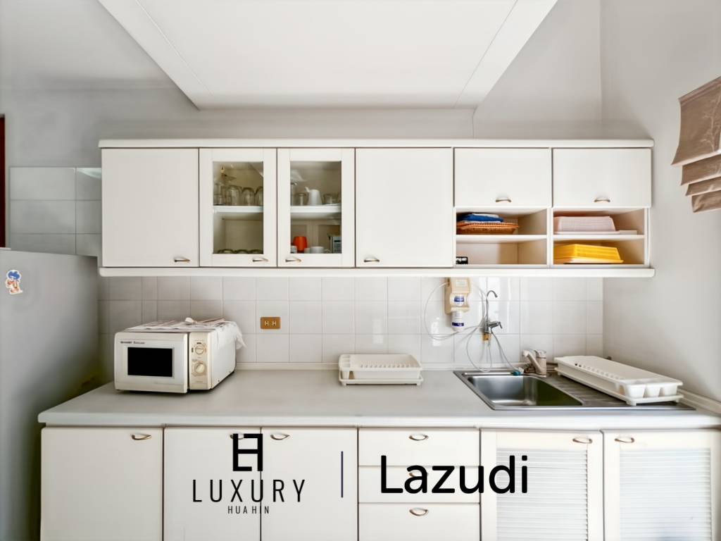 Baan Chaliang Lom : 5 Bedroom, Two Storey Villa A Few Steps from Hua Hin Beach