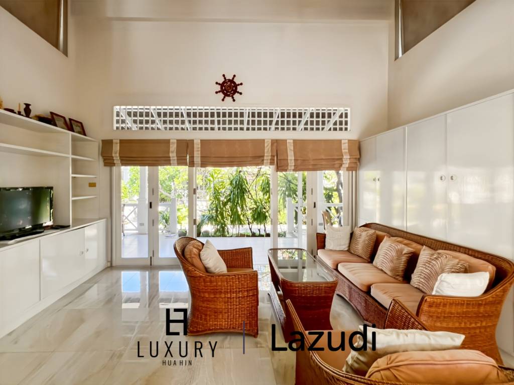 Baan Chaliang Lom : 5 Bedroom, Two Storey Villa A Few Steps from Hua Hin Beach