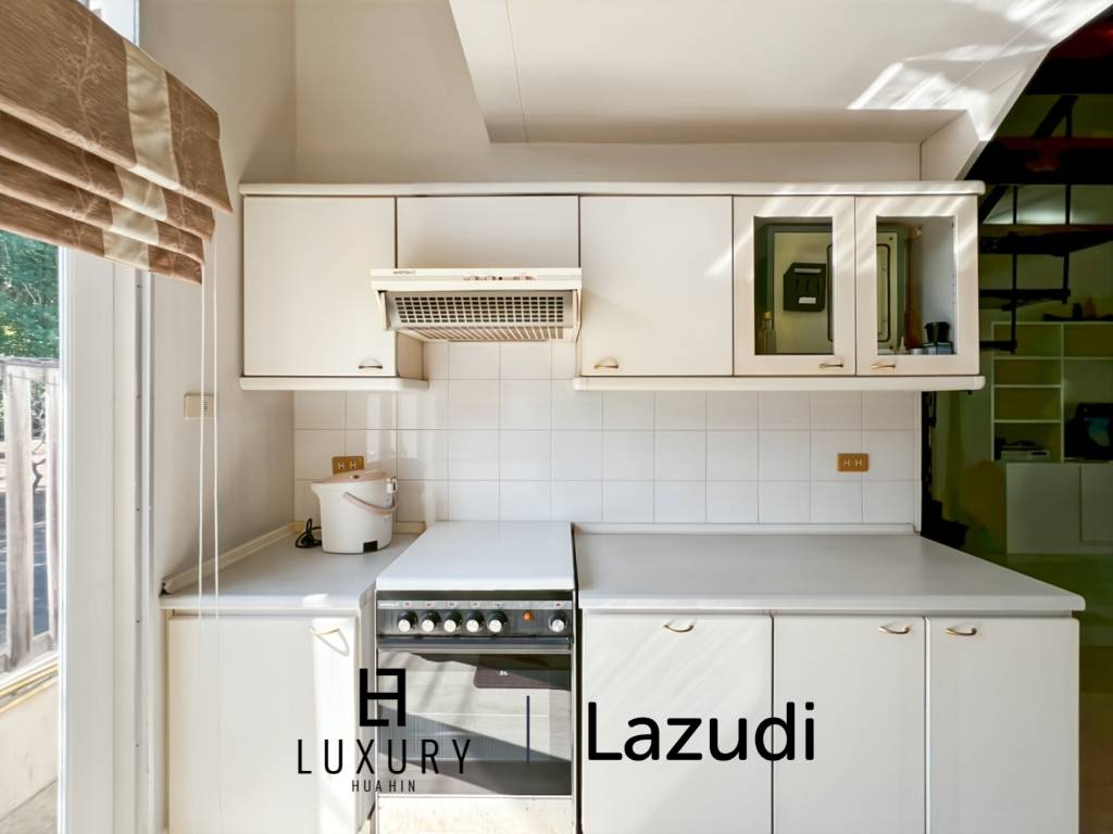 Baan Chaliang Lom : 5 Bedroom, Two Storey Villa A Few Steps from Hua Hin Beach