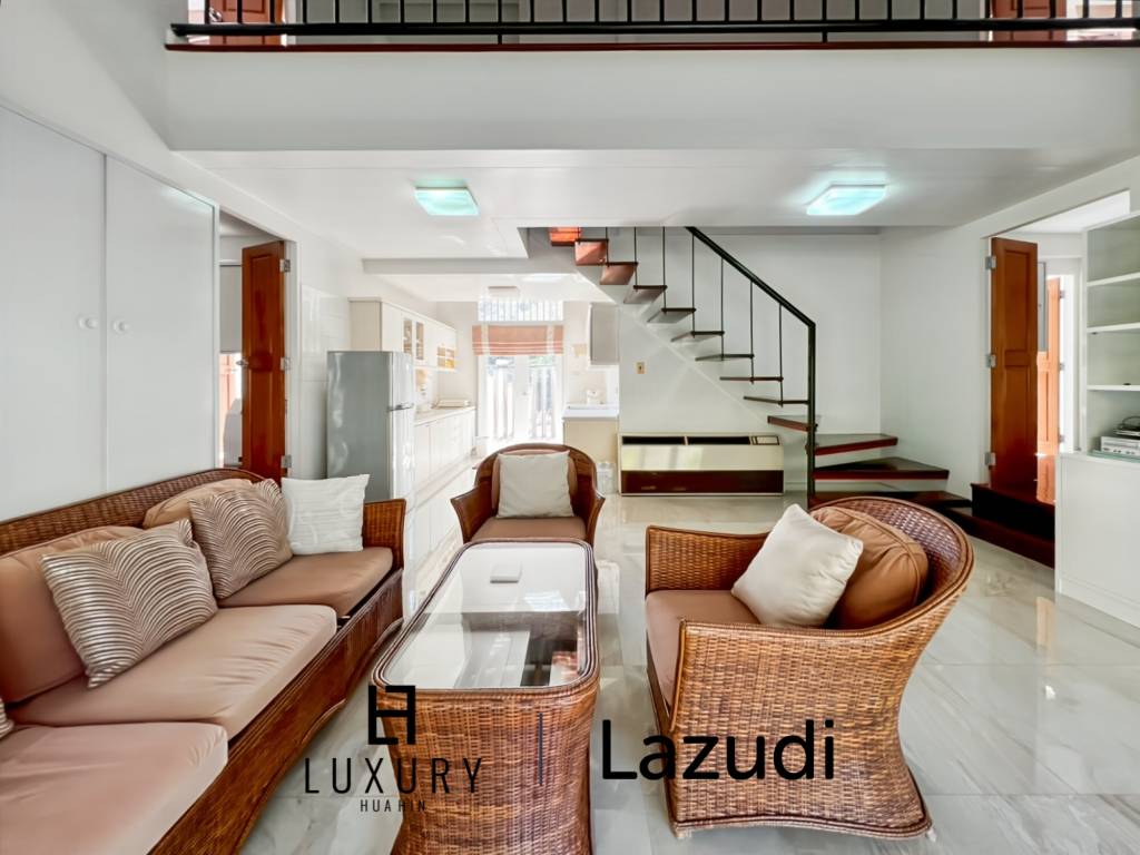 Baan Chaliang Lom : 5 Bedroom, Two Storey Villa A Few Steps from Hua Hin Beach