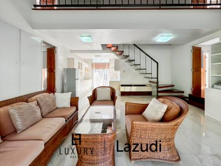 Baan Chaliang Lom : 5 Bedroom, Two Storey Villa A Few Steps from Hua Hin Beach