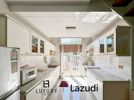 Baan Chaliang Lom : 5 Bedroom, Two Storey Villa A Few Steps from Hua Hin Beach